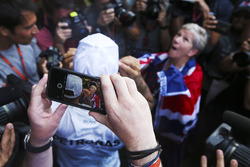 2017 World Champion Lewis Hamilton, Mercedes AMG F1 celebrates with his mother Carmen Lockhart and t