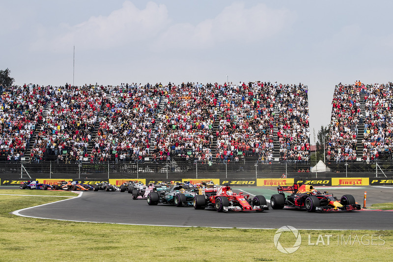 Start: Max Verstappen, Red Bull Racing RB13 leads Sebastian Vettel, Ferrari SF70H and Lewis Hamilton, Mercedes AMG F1 W08 into turn 2