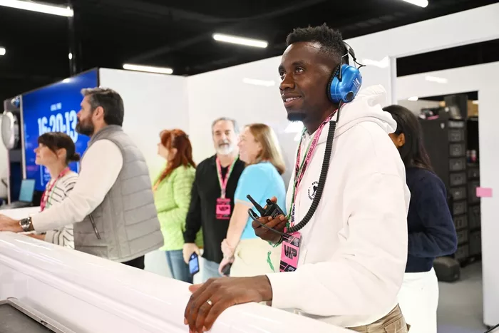 Blaise Matuidi in the Alpine F1 garage 