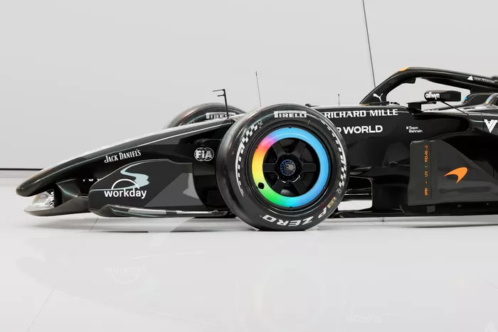 F1新時代も覇権を狙う！ 王者マクラーレン、テスト用ブラックカラーの