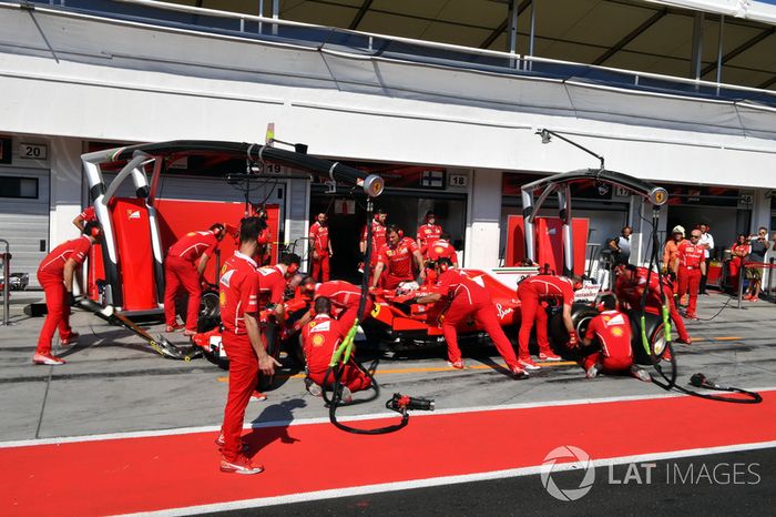 Charles Leclerc, Ferrari SF70H pit stop