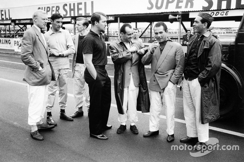 Left-to-right: Mike Hawthorn, Lancia-Ferrari D50, Roy Salvadori, Cooper T43-Climax, Tony Brooks, Van