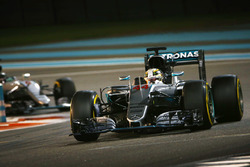 Lewis Hamilton, Mercedes AMG F1 W07 Hybrid leads Nico Rosberg, Mercedes AMG F1 W07 Hybrid