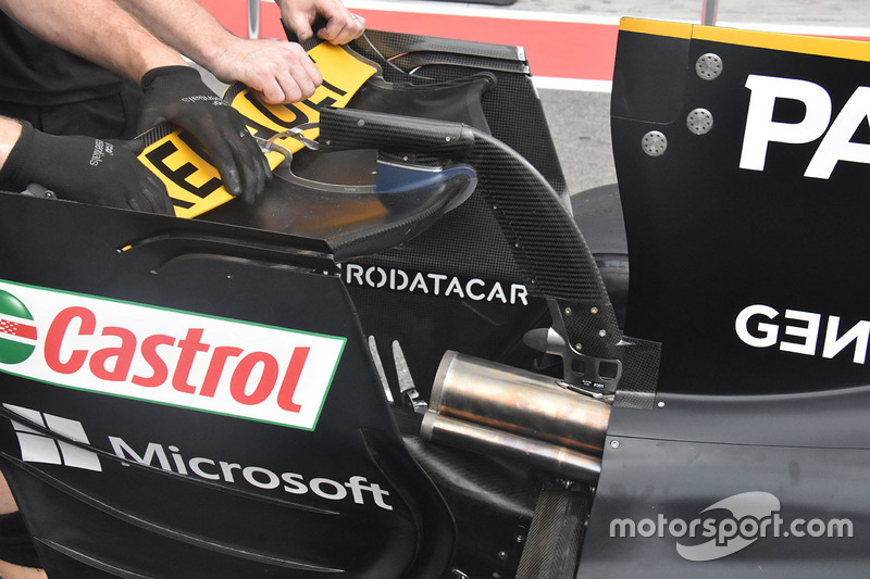 Renault Sport F1 Team RS17 rear wing detail