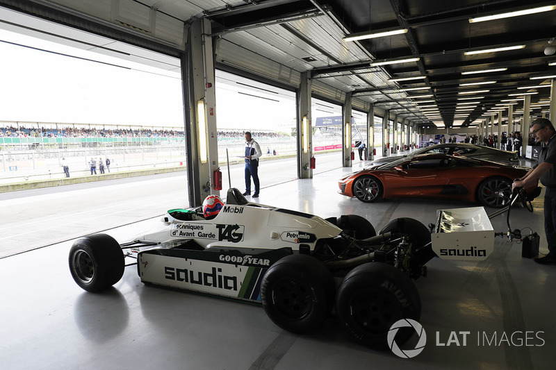 Martin Brundle teste la FW08 à six roues