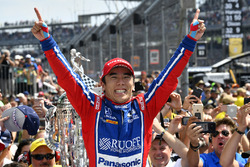 Ganador Takuma Sato, Andretti Autosport Honda celebra