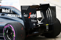 Fernando Alonso, McLaren MP4-31 rear wing end plate