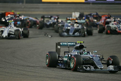 Start zum Rennen: Nico Rosberg, Mercedes AMG F1 Team W07 führt