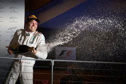 Nico Rosberg, Mercedes AMG F1 W07 Hybrid en el podio