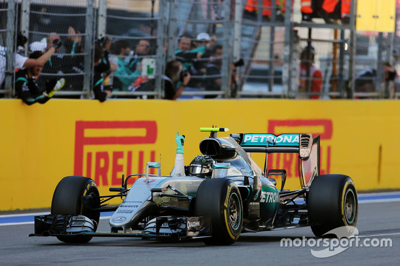 Sieger Nico Rosberg, Mercedes AMG F1 Team W07