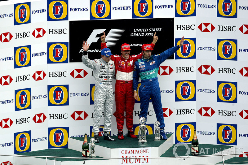 Podio: segundo lugar de Kimi Raikkonen, McLaren,  ganador Michael Schumacher, Ferrari y tercer lugar Heinz-Harald Frentzen, Sauber