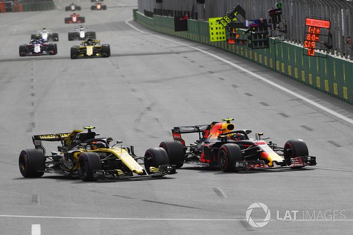 Max Verstappen, Red Bull Racing RB14 y Carlos Sainz Jr., Renault Sport F1 Team R.S. 18 batalla