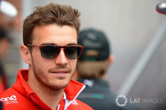La familia de Leclerc es muy cercana a la de Jules Bianchi, que, así, tuvo una gran influencia en la carrera de Charles. Bianchi falleció en 2015 como consecuencia de su accidente en Suzuka.
