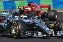 Valtteri Bottas, Mercedes AMG F1 W09, leads Sebastian Vettel, Ferrari SF71H
