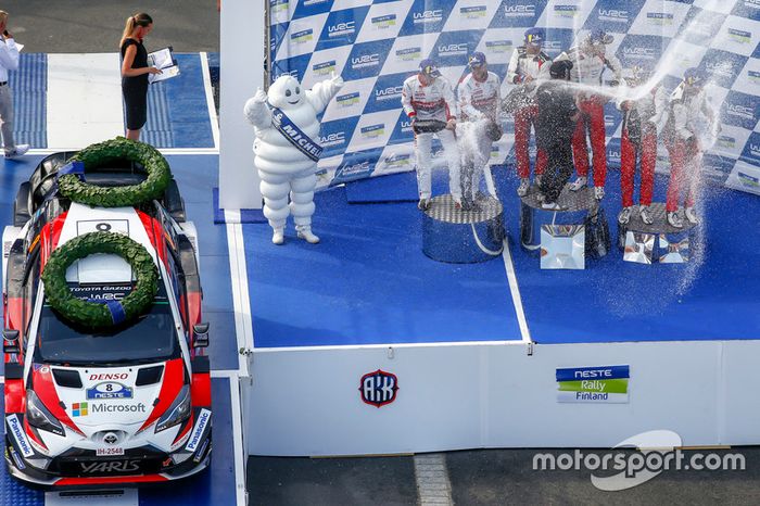 Podio: ganadores Ott Tanak, Martin Järveoja, Toyota Yaris WRC, Toyota Gazoo Racing, segundo lugar Mads Ostberg, Torstein Eriksen, Citroën C3 WRC, Citroën World Rally Team, tercer puesto Jari-Matti Latvala, Miikka Anttila, Toyota Yaris WRC, Toyota Gazoo Racing