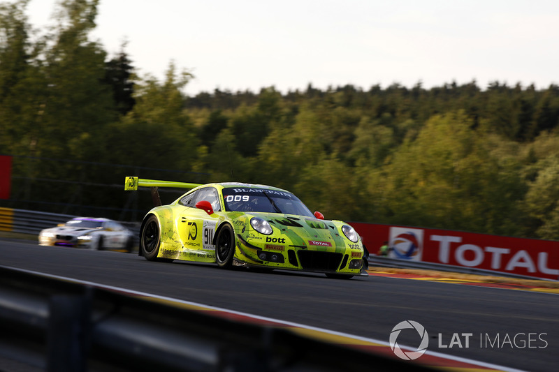 #911 Manthey Racing Porsche 911 GT3 R: Romain Dumas, Frederic Makowiecki, Dirk Werner