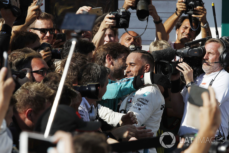 El ganador Lewis Hamilton, Mercedes-AMG F1