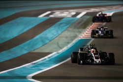 Kevin Magnussen, Haas F1 Team VF-17, leads Marcus Ericsson, Sauber C36