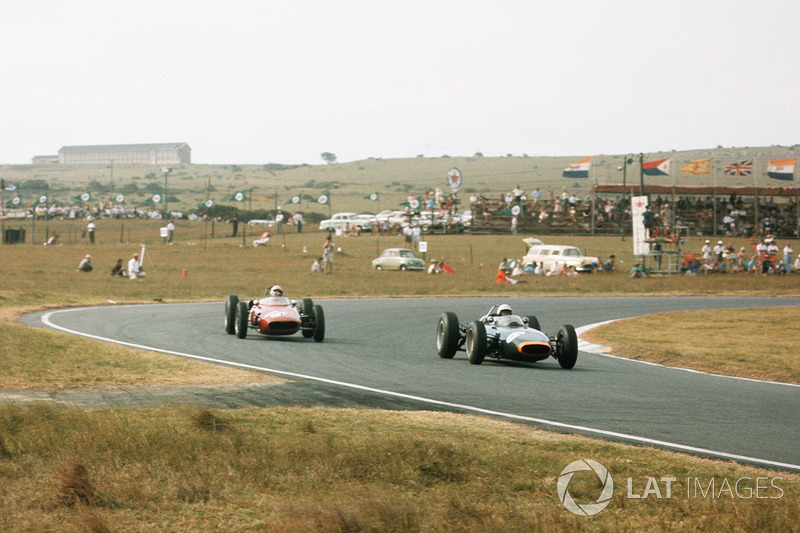 Richie Ginther, BRM P57 devant Piet de Klerk, Alfa Romeo Special