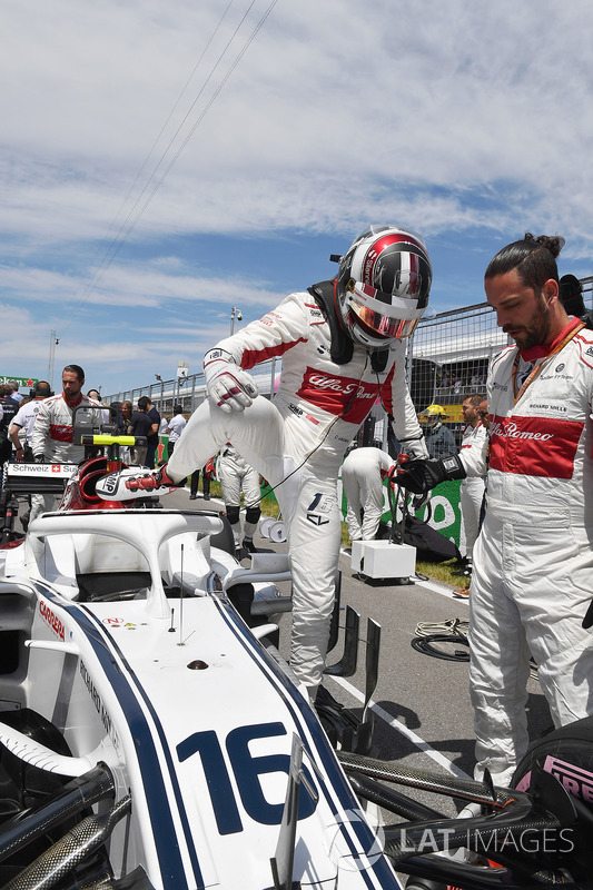 Charles Leclerc, Sauber C37, in griglia