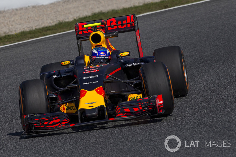 Max Verstappen in de Red Bull RB12 in Barcelona