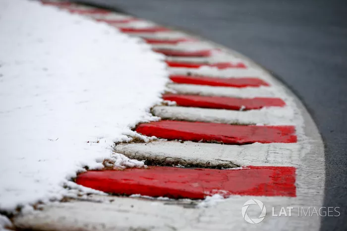 Des vibreurs recouverts de neige