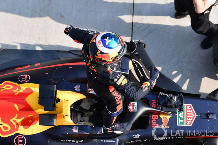 Daniel Ricciardo, Red Bull Racing RB14 celebrando la victoria