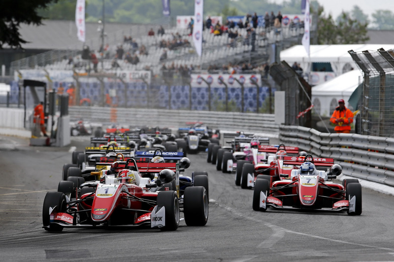 Guanyu Zhou, PREMA Theodore Racing Dallara F317 - Mercedes-Benz en tête