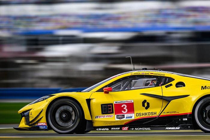 #3 Corvette Racing by Pratt Miller Motorsports Corvette Z06 GT3.R: Antonio Garcia, Alexander Sims, Marvin Kirchhöfer