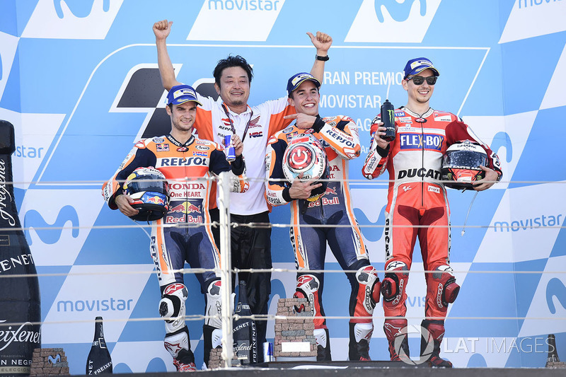 Podium : le vainqueur Marc Marquez, Repsol Honda Team, le deuxième, Dani Pedrosa, Repsol Honda Team, le troisième, Jorge Lorenzo, Ducati Team