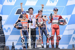 Podium : le vainqueur Marc Marquez, Repsol Honda Team, le deuxième, Dani Pedrosa, Repsol Honda Team, le troisième, Jorge Lorenzo, Ducati Team