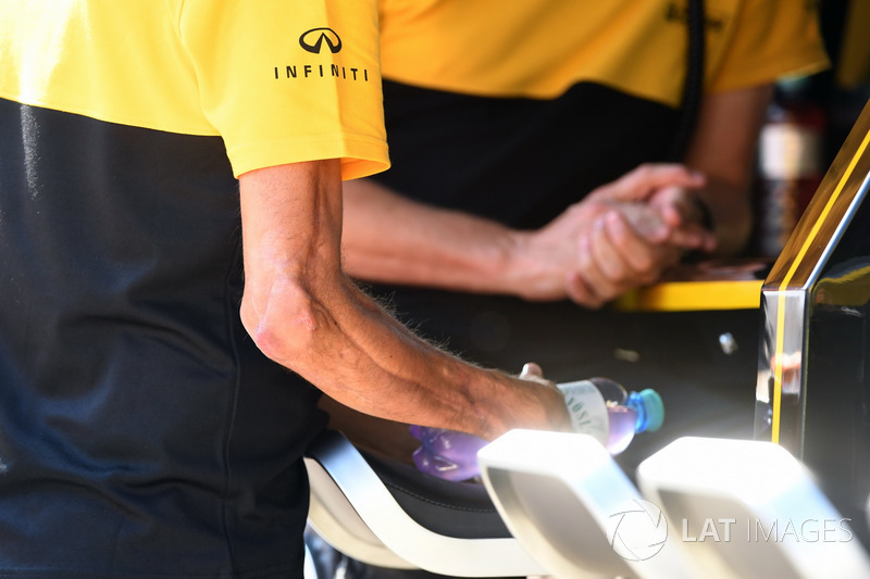 Роберт Кубіца, Renault Sport F1 Team, пошкоджена рука
