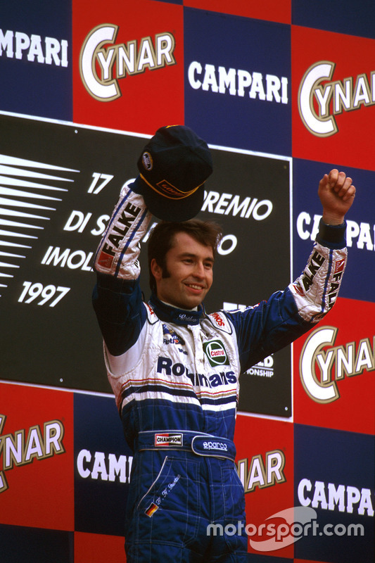 Podium: Race winner Heinz-Harald Frentzen, Williams FW19 Renault