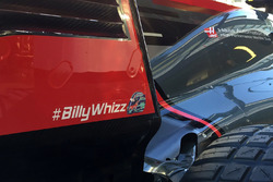 Хэштег #BillyWhizz на автомобиле VF-17 команды Haas F1