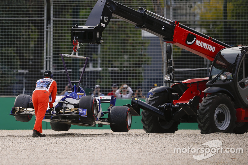 Bergung des Unfallautos von Marcus Ericsson, Sauber C36