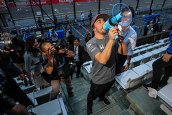 Fernando Alonso, McLaren talks, the fans using a megaphone