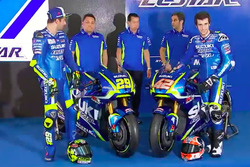 Andrea Iannone y Alex Rins con la Suzuki MotoGP 2017