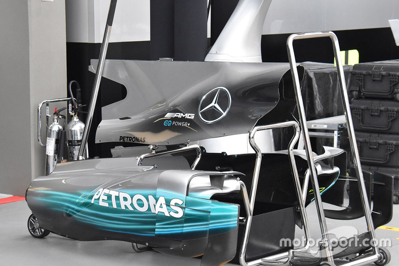 Mercedes F1 W08: Motorhauben-Finne