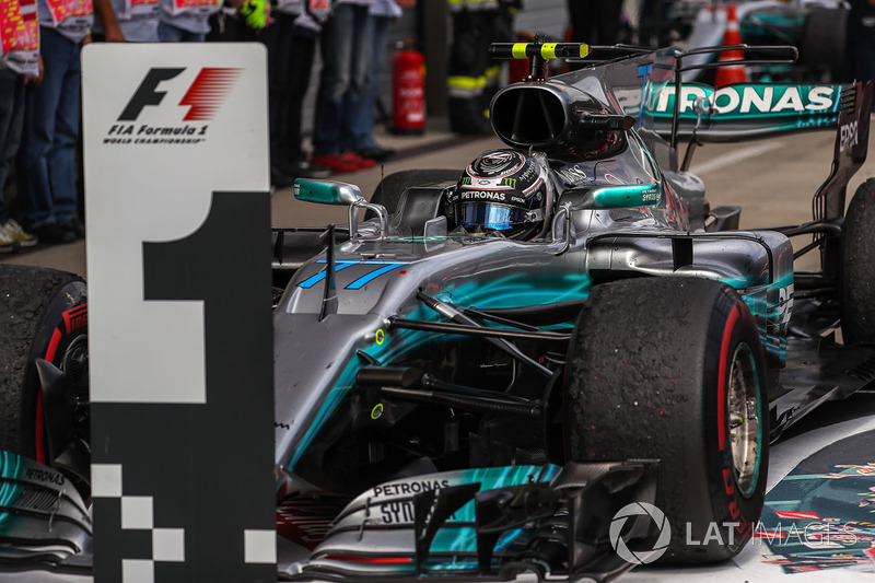 Yarış galibi Valtteri Bottas, Mercedes AMG F1 F1 W08, parc ferme