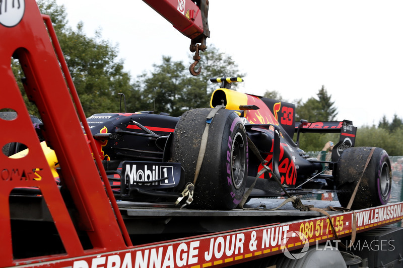 El auto de Max Verstappen, Red Bull Racing RB13 después de abandonar la carrera