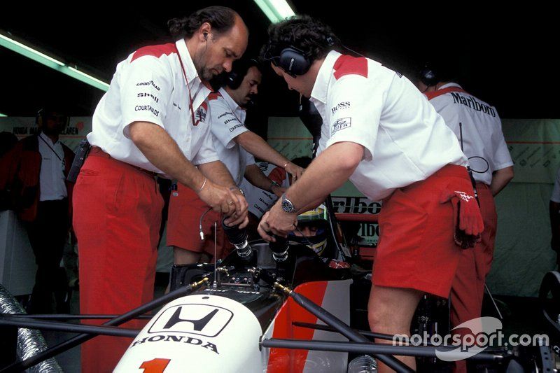 Mechanics work on the car of Ayrton Senna, McLaren MP4-7A Honda 