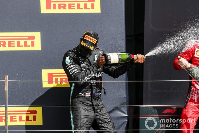 Podio: ganador de la carrera Lewis Hamilton, Mercedes-AMG F1