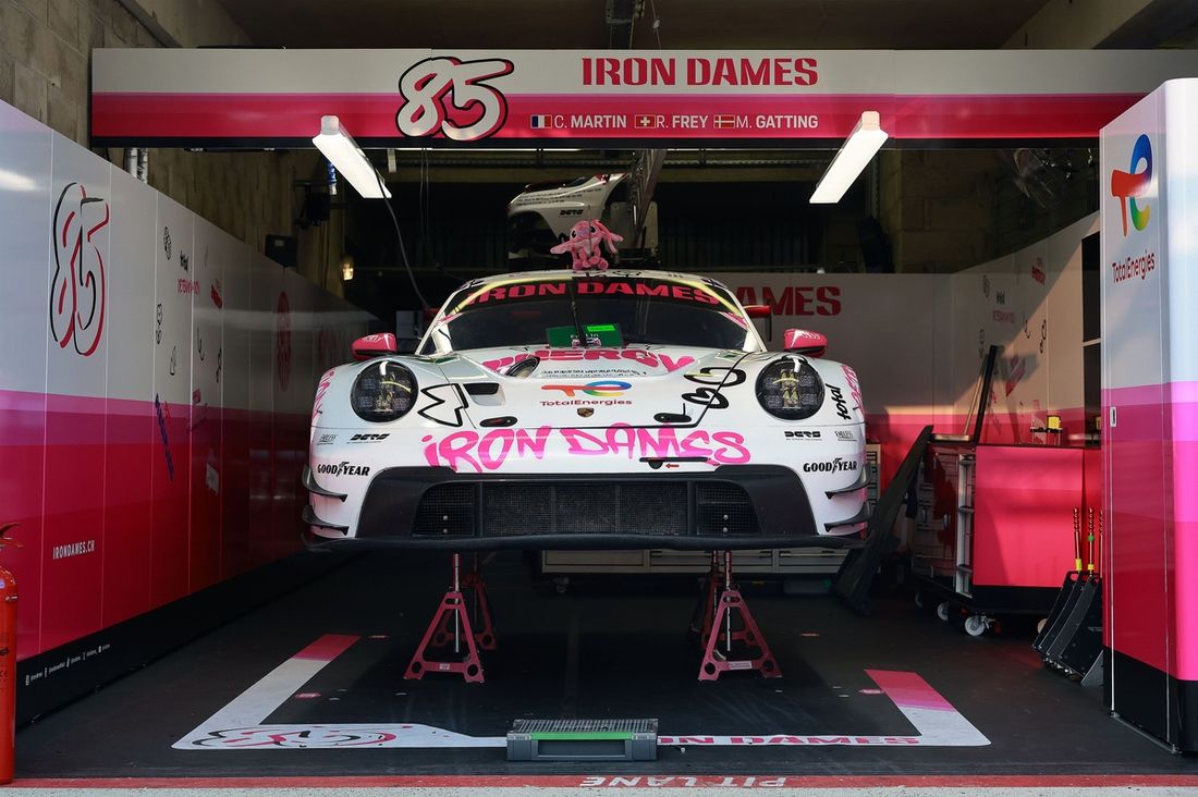 #85 Iron Dames Porsche 911 GT3 R LMGT3