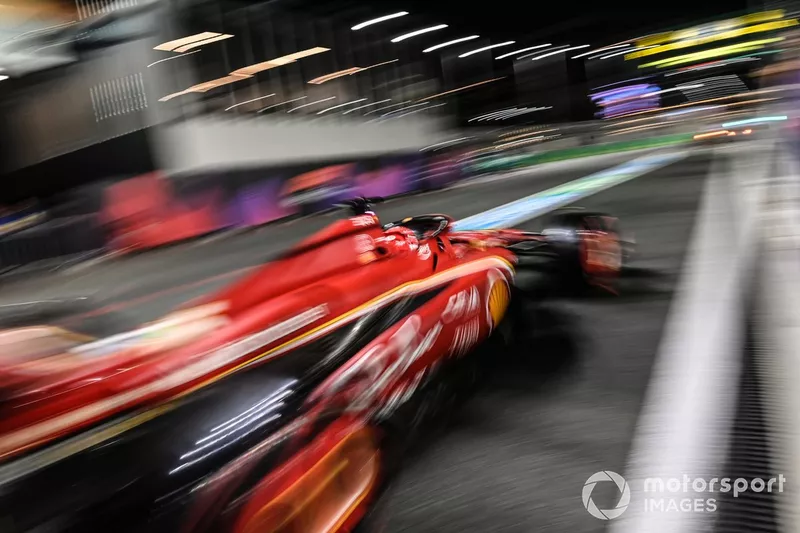 Charles Leclerc, Ferrari SF-24 dans la voie des stands 