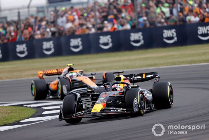 Max Verstappen, Red Bull Racing RB19, Lando Norris, McLaren MCL60