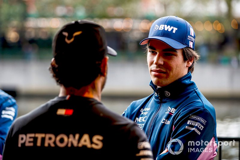 Lance Stroll, Racing Point e Lewis Hamilton, Mercedes AMG F1, si dirigono verso l'evento a Federation Square