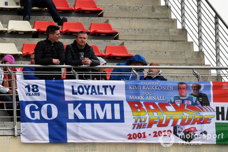 Fan e cartelloni per Kimi Raikkonen, Alfa Romeo Racing