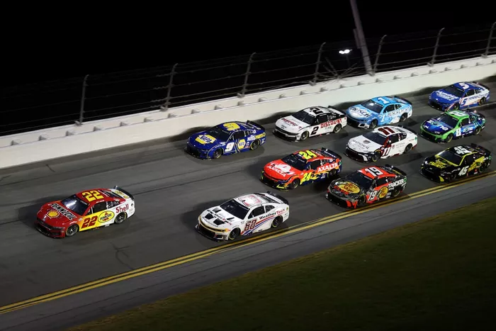 Joey Logano, Team Penske Ford, Shane van Gisbergen, Trackhouse Racing Chevrolet