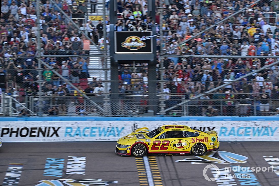 Joey Logano, Team Penske, Shell Pennzoil Ford Mustang, gana el Campeonato de la Copa Nascar 2024