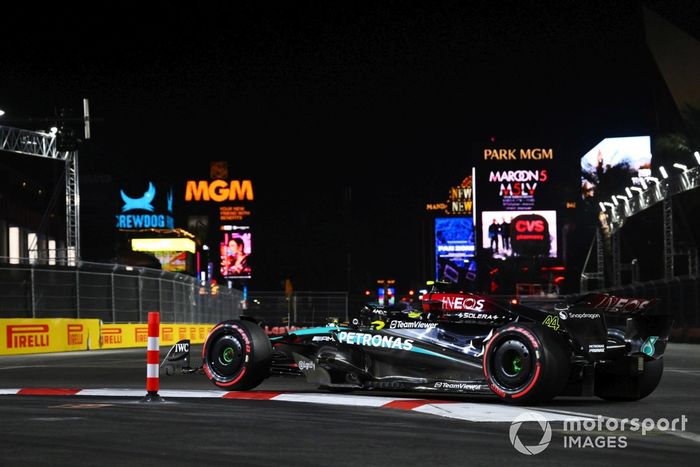 Lewis Hamilton, Mercedes F1 W15 